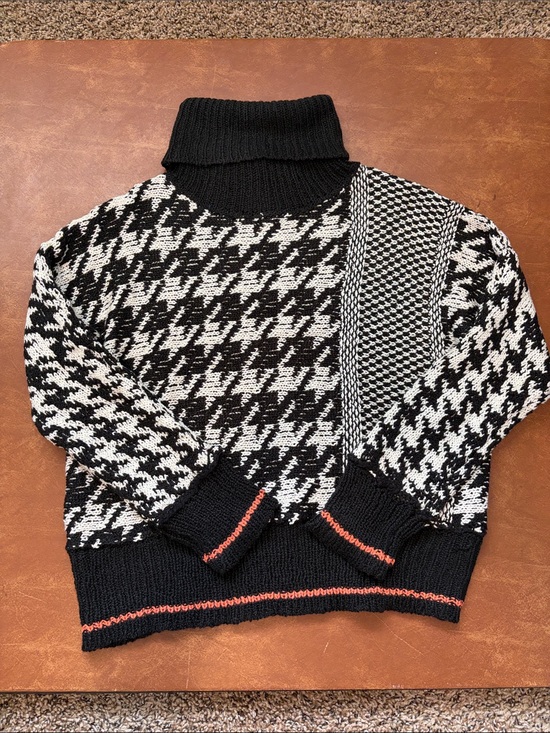 VENUS Sweaters - VENUS Black and White Houndstooth Turtleneck Sweater with Orange Trim